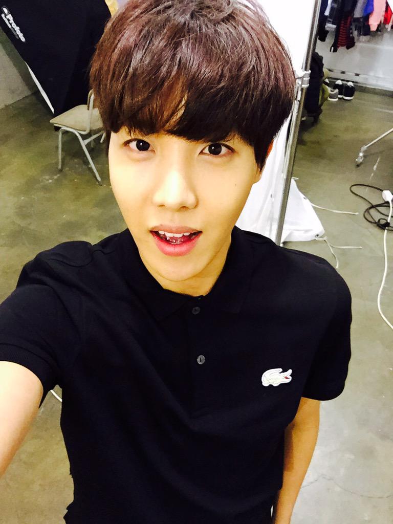 bts_1101's tweet photo. ヒザにし��目がいかない｡ﾟ(ﾟ＾ω＾ﾟ)ﾟ｡ http://t.co/L9nFiZMfwc