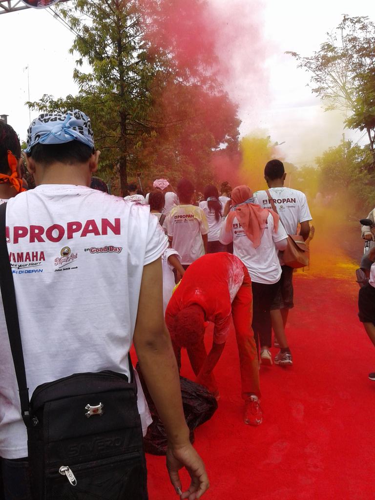 kotabatik's tweet photo. Event #PROPANBatikRunColorFest @BatikRunColor Pekalongan di sponsori @propanraya , official media partner @kotabatik http://t.co/LGzIrLFJeF