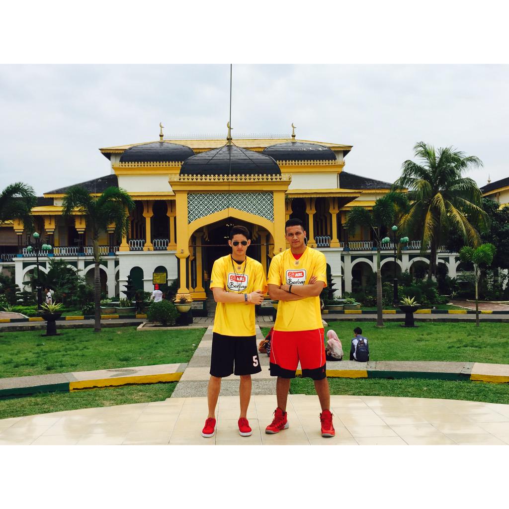 nblberbagi's tweet photo. NBL Berbagi goes to Medan! Special thanks to Medan for support 😊 #IstanaMaimun #Icon @nblindonesia @mainbasket http://t.co/Ysu8I8tlon