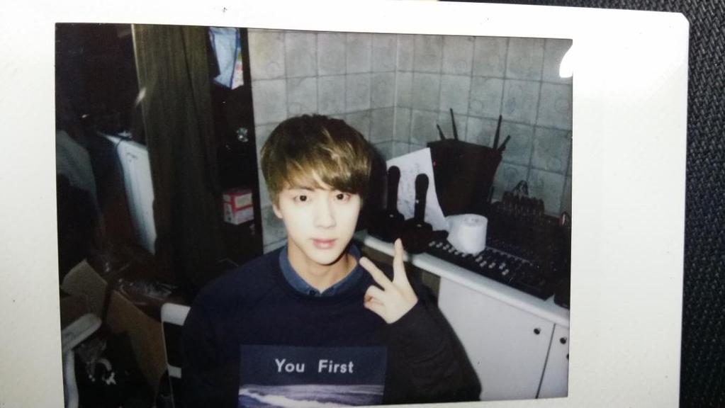 bts_1101's tweet photo. 議題:なぜ半ズボンなの�� http://t.co/vyvjEjiXJC