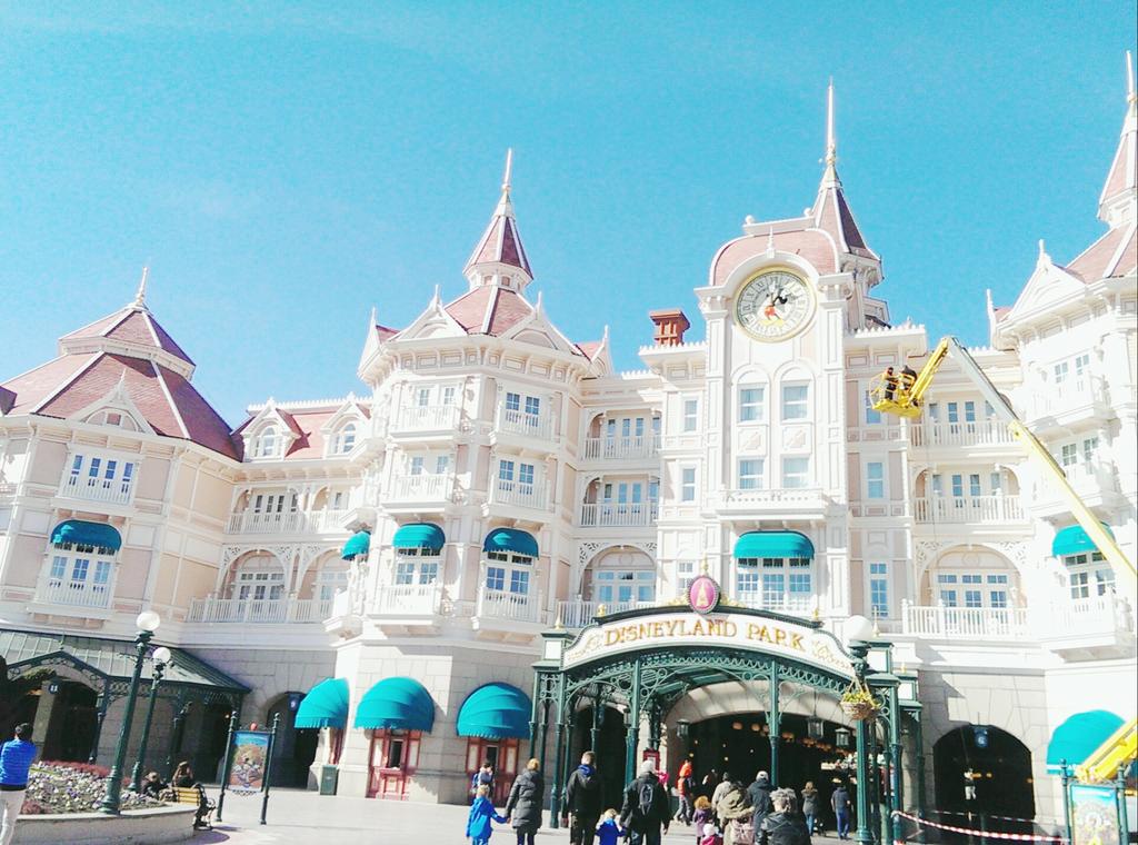 BieverVanessa's tweet photo. Envie de retourner à Disney...  💕 http://t.co/J2rLJRtCVB