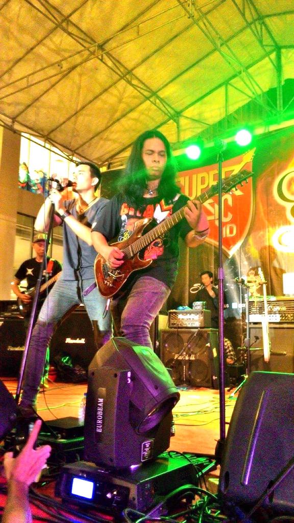 <a href="/dbandhits/">d'bandhits!</a> #GitaranSore <a href="/GitarPlus/">GitarPlus magazine</a> <a href="/Pupun_Dudiyawan/">Pupun Kapten Dudiyawan</a> <a href="/Dsinathrya/">darius sinathrya</a> <a href="/bimantararagil/">bimantara</a> cc <a href="/Schecter_ID/">Schecter Indonesia</a> <a href="/tiganegeri/">Tiga Negeri Music House</a> <a href="/donypri/">Dony Priyarso</a>