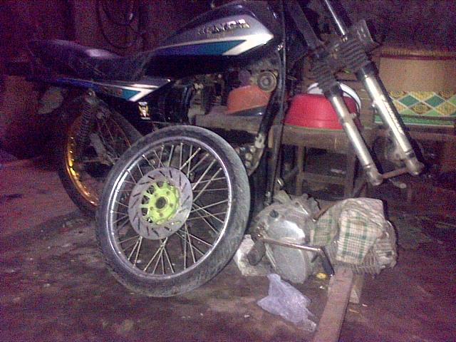 mapii_scooters's tweet photo. @infoeventcb yg minat,dibanding jadi rongsokan d'dapur surat2 komplit,posisi mesin jjg masih idup http://t.co/Ta2ZGtlKCh