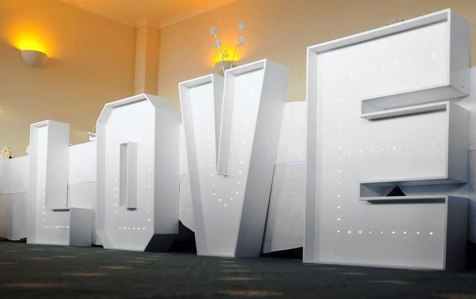 evtrieeTreats's tweet photo. Love lights #3ft #LED #lovelights #hirenow #amazing #wowfactor http://t.co/prwWCaoV9b