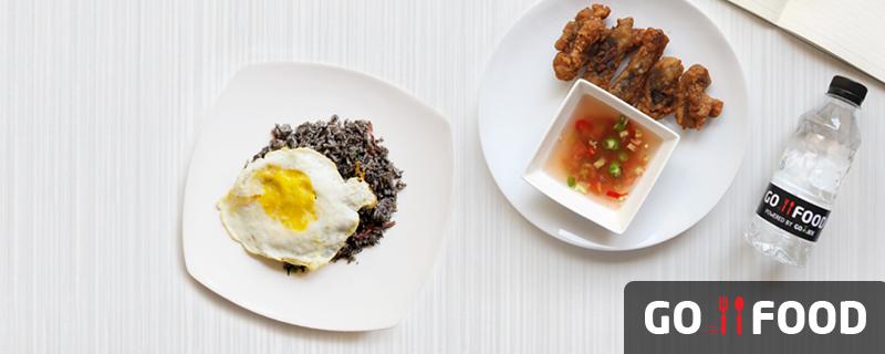gojekindonesia's tweet photo. Makan yg paling indah adalah yg dihabiskan bersama dengan keluarga! Ayo pesan sekarang dari @legoh_jkt #gofoodjakarta http://t.co/99UBKVSObF