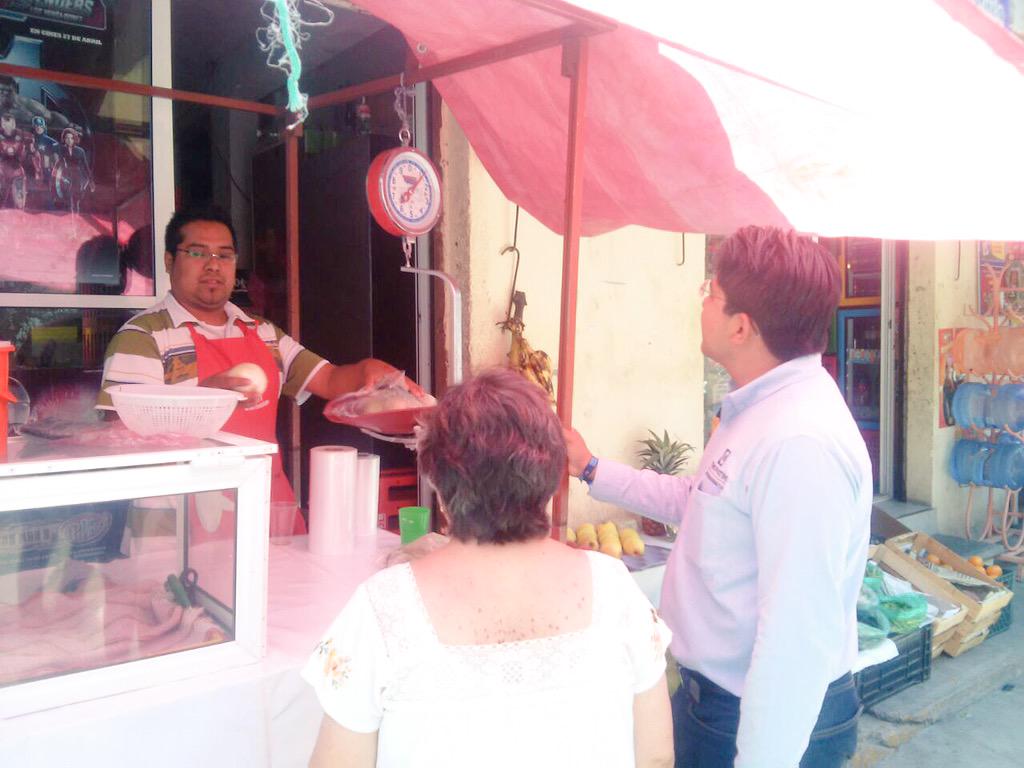 TonoPatino's tweet photo. Hoy estuvimos en La Palma escuchando las necesidades de los vecinos #TlalpanTieneSed #UnGobiernoQueSiTrabajaParaTi http://t.co/OvLPjctVDw