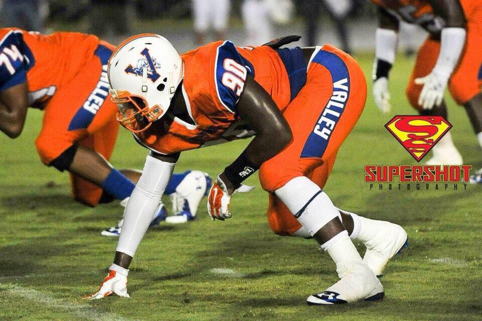 TroupRecruitz's tweet photo. 2016 VHS 3 Star DE Tyreic Martin @_tyreicm 6'4" 265lbs picks up 3 offers today to boost his offer total to 14 http://t.co/DW0JWQoDCi