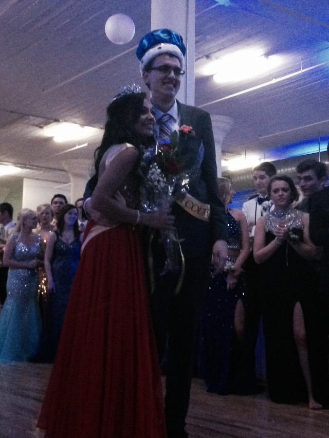 CheapSeatsPhoto's tweet photo. #SeckmanProm2015 King is #MarkVance & Queen is @JaneseWatson #Congratulations http://t.co/dYBTbZVUx4