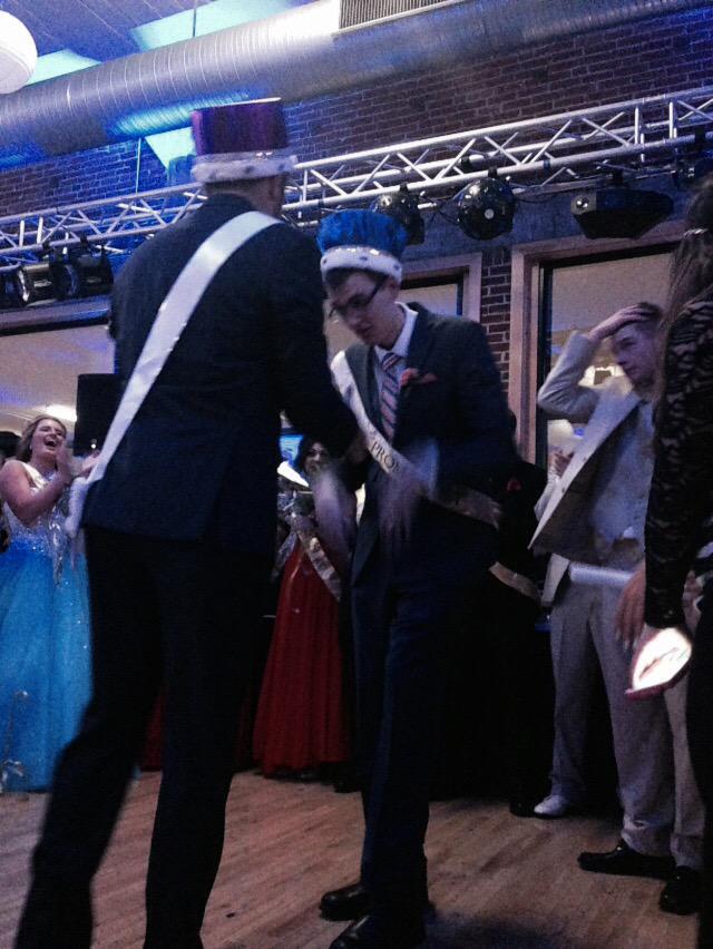 CheapSeatsPhoto's tweet photo. #SeckmanProm2015 King is #MarkVance & Queen is @JaneseWatson #Congratulations http://t.co/dYBTbZVUx4