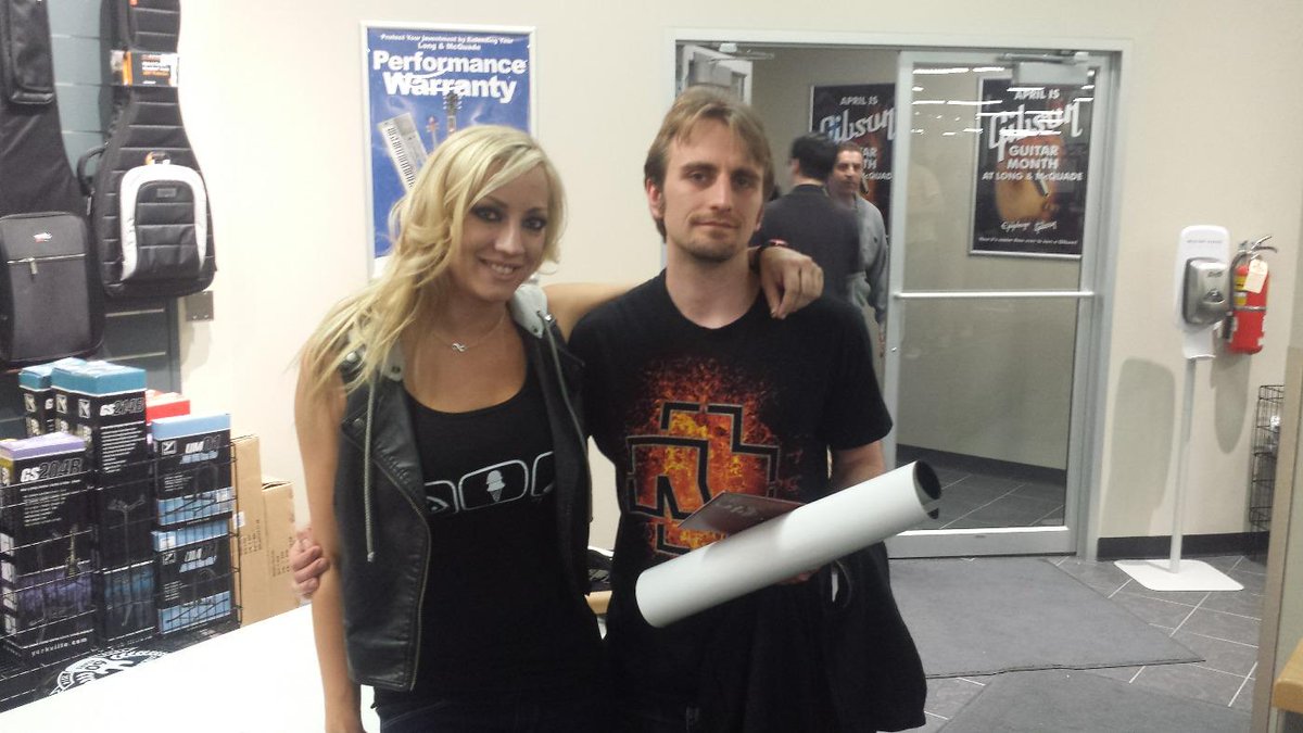 WeareAlphaOmega's tweet photo. @hurricanenita from @CritHitBand! Saw this awesome woman shred and give an insiteful talk about life as a musician! http://t.co/dD1wselGde
