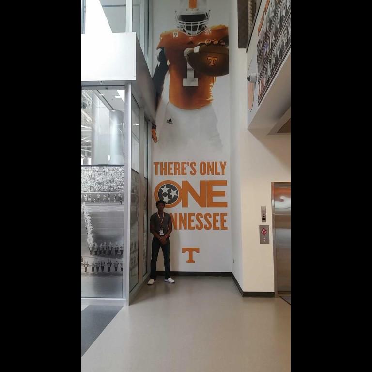 TitleTownPics's tweet photo. @KevinWHoward13 Tennessee visit http://t.co/KjMycMAmns