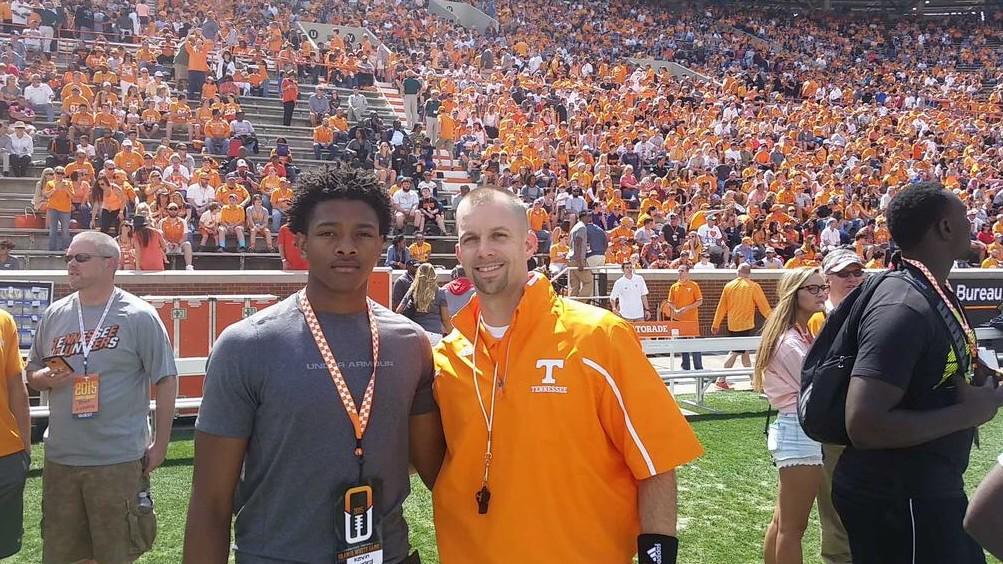 TitleTownPics's tweet photo. @KevinWHoward13 Tennessee visit http://t.co/KjMycMAmns