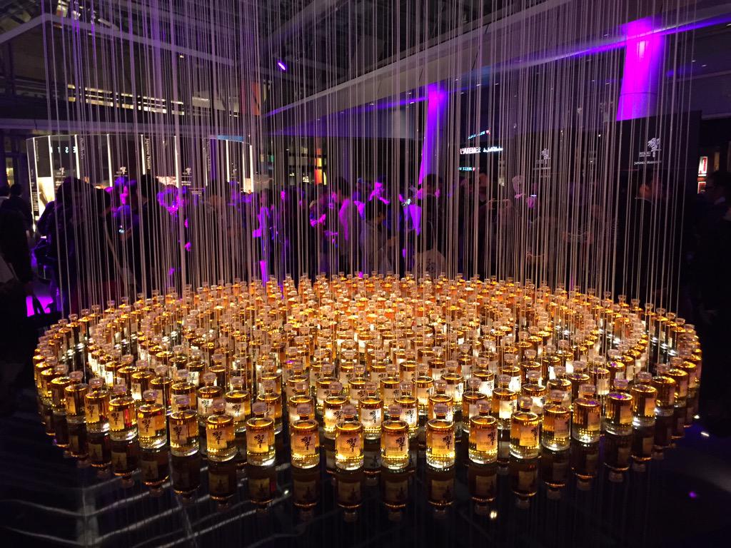 はむぞう 六本木アートナイト響アートラウンジ 今年もサントリー響を飲んで ほろ酔い気分で夜の六本木をアート 散歩できて楽しかった 柿右衛門の響35年 イイね Http T Co Ix4ltmqcym Twitter