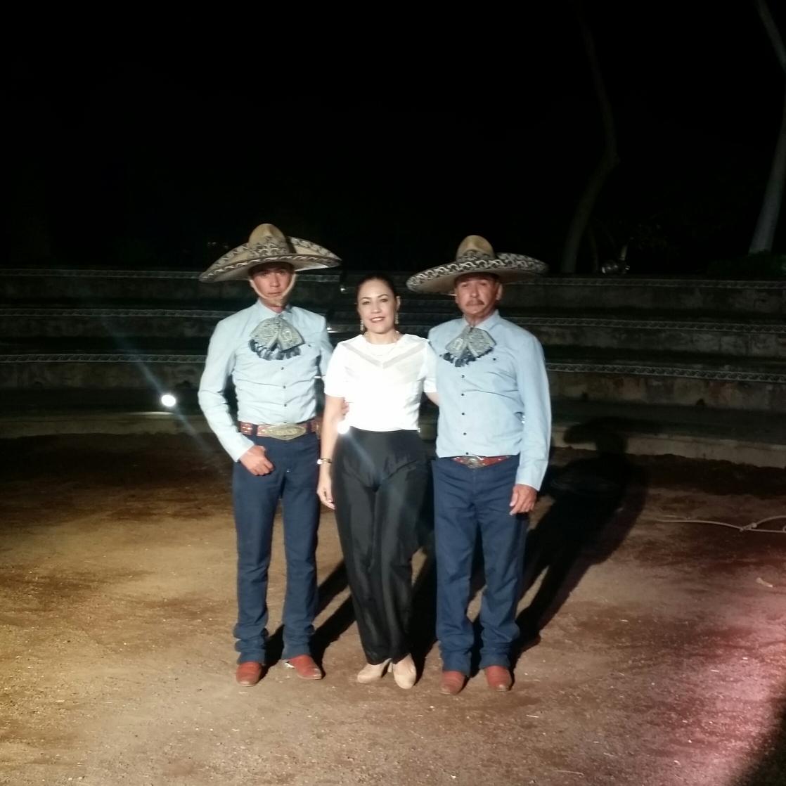 Mundo Cuervo <a href="/cristinacapulco/">Cristina Chavez</a> @TriangulodelSoI @marthataxco <a href="/arlinazurita/">Arlina Zurita</a> <a href="/americanguiano/">America Anguiano</a> <a href="/MundoCuervo/">OTRO MUNDO ES POSIBLE #FreeThemAll</a> <a href="/AfeetMex/">Afeet Nacional</a>