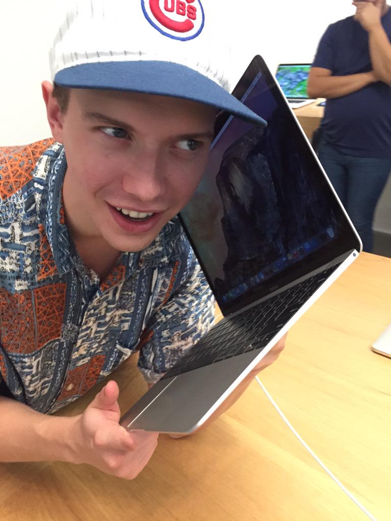 td_von's tweet photo. Call me on my brand new iPhone Flip. http://t.co/tKpuRcEr9w