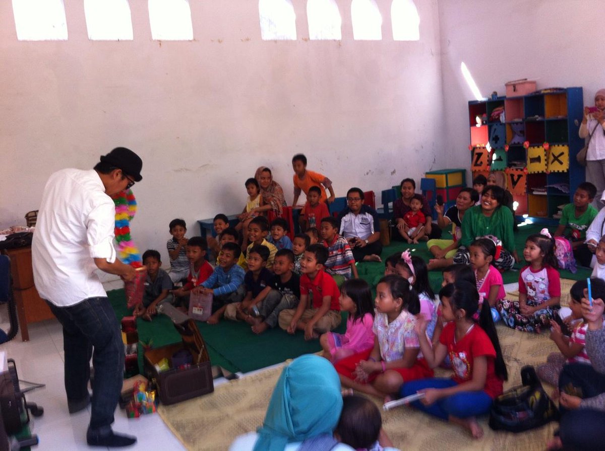NACCommunity's tweet photo. Ini lho suasana grand opening kita, disambut antusiasme adik-adik disana.. 😍 http://t.co/Qi3WnZWZpL
