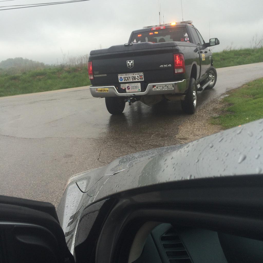 TeamW700's tweet image. Following scud and getting ready for round two of storms headed out way with SCKY EM-2 and SC100. Near Muldraugh KY