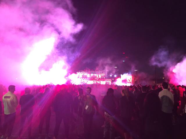 Wells_P's tweet photo. #NTCLA is nuts like a EDM show. http://t.co/8hxgT3PN5f