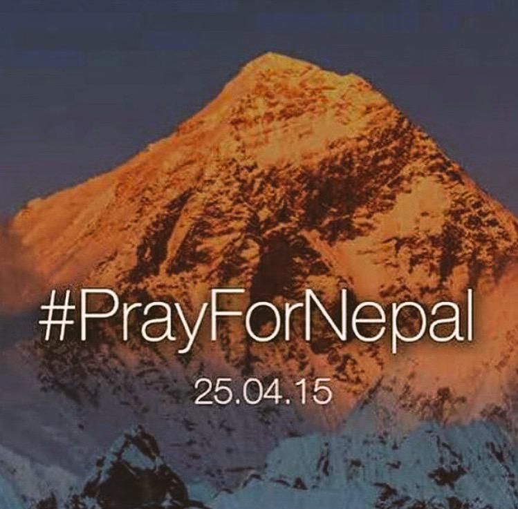FashionFestRun's tweet photo. Gempa 7,8 sr melanda nepal, menewaskan kurang lebih 1000 orang #prayfornepal http://t.co/08DPmJeh0L