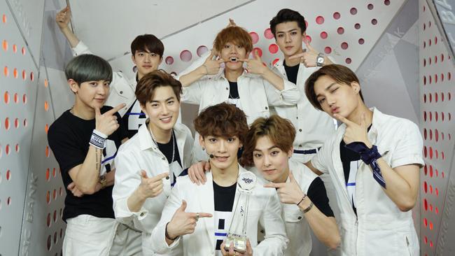 _kpoplover12's tweet photo. #CallMeBaby14thWin #CallMeBaby4thTripleCrown
PLEASE REST A LOT BOYS❤️❤️❤️ http://t.co/IrtLigFDqk