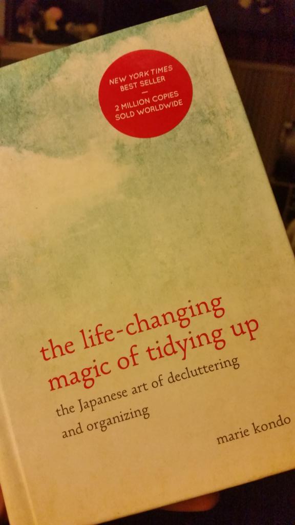 LeaderOfArgo's tweet photo. Declaring war on clutter! #tidyingUp #mariekondo http://t.co/JZYF9bJUjI