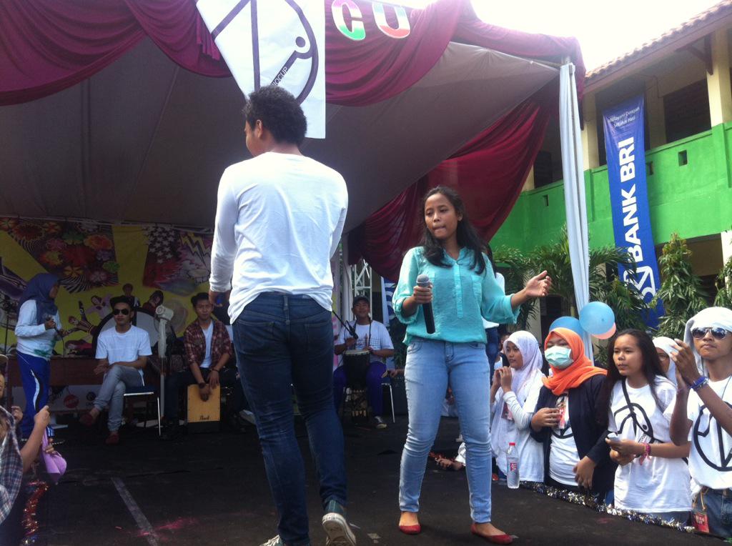 niocup_'s tweet photo. penampilan dari nyakustik nihh, yukk merapat!!!🎉🎉🎉🎉 http://t.co/cJRTxopNS1