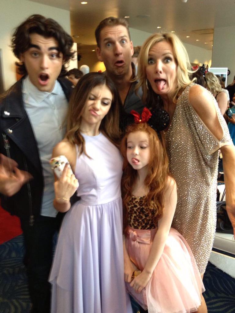 ディズニー チャンネル スターズ 公式 ブログ犬スタン のメインキャスト集結 愉快なファミリーです O Http T Co Pzcw5qokyk Twitter