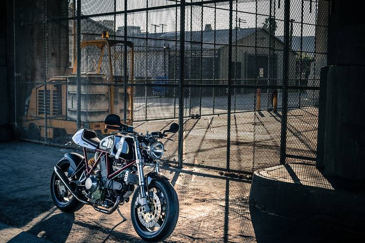 WSJLife's tweet photo. The simple beauty of the custom-built "café racer" motorcycle http://t.co/4zFYxKByyD http://t.co/t45kTc2jx3