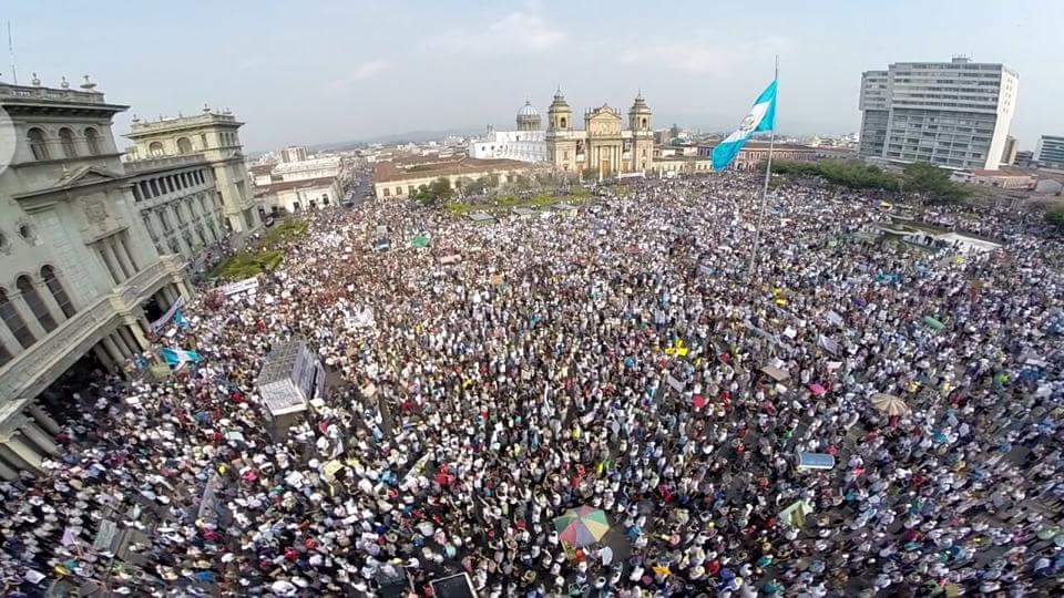 MaruLuarca's tweet photo. Impresionante.
 #RenunciaYa http://t.co/1TteWMdDh0