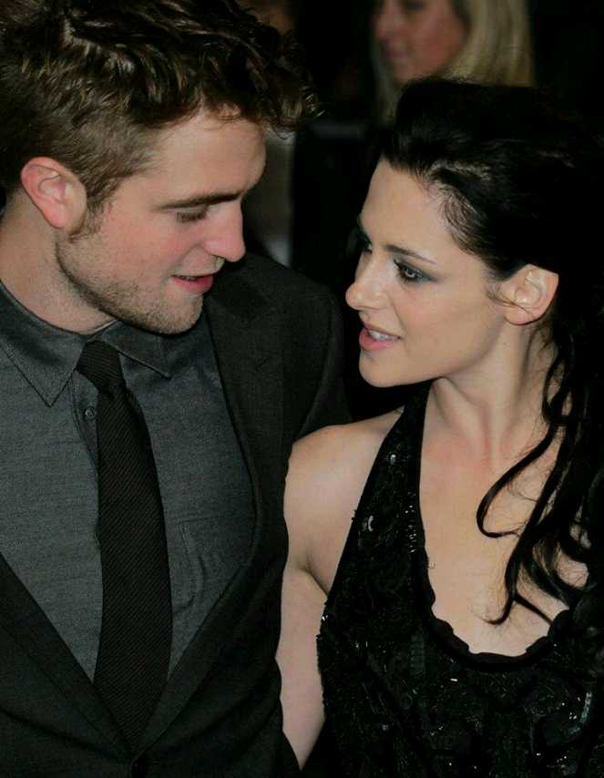 cloudstewart's tweet photo. Como se miran THIS IS A REAL LOVE #RobstenDay2015 http://t.co/7qYfNjMl3O