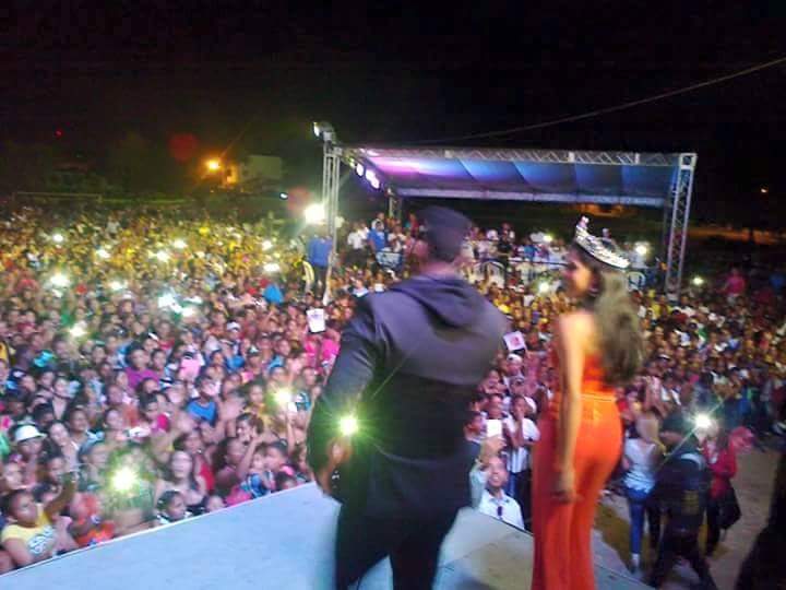 Tu_Malcriadita's tweet photo. @NuestraBelleza @franciscaNBL y aun así miren que bienvenida le dio su pueblo y eso que no fue el país entero http://t.co/oFbjNiyBHr