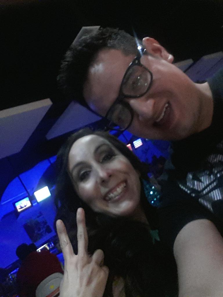 flakushis's tweet photo. #SingerPower
Ya vamos a empezar en el Strikers. http://t.co/se3UMotLVW