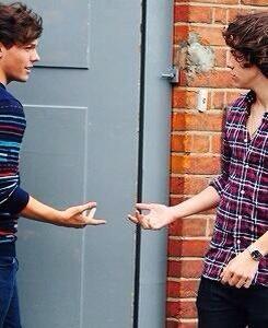 iLarryProof's tweet photo. Good old days 😭 #LarryALoveToRemember http://t.co/WPytjuGklG