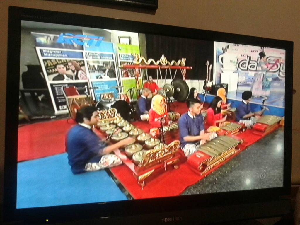 Ciilah kite nongol di tipi nih <a href="/dahSyatMusik/">dahSyat</a> tanggal 3 mei ada lagi nich jam 8 pagii