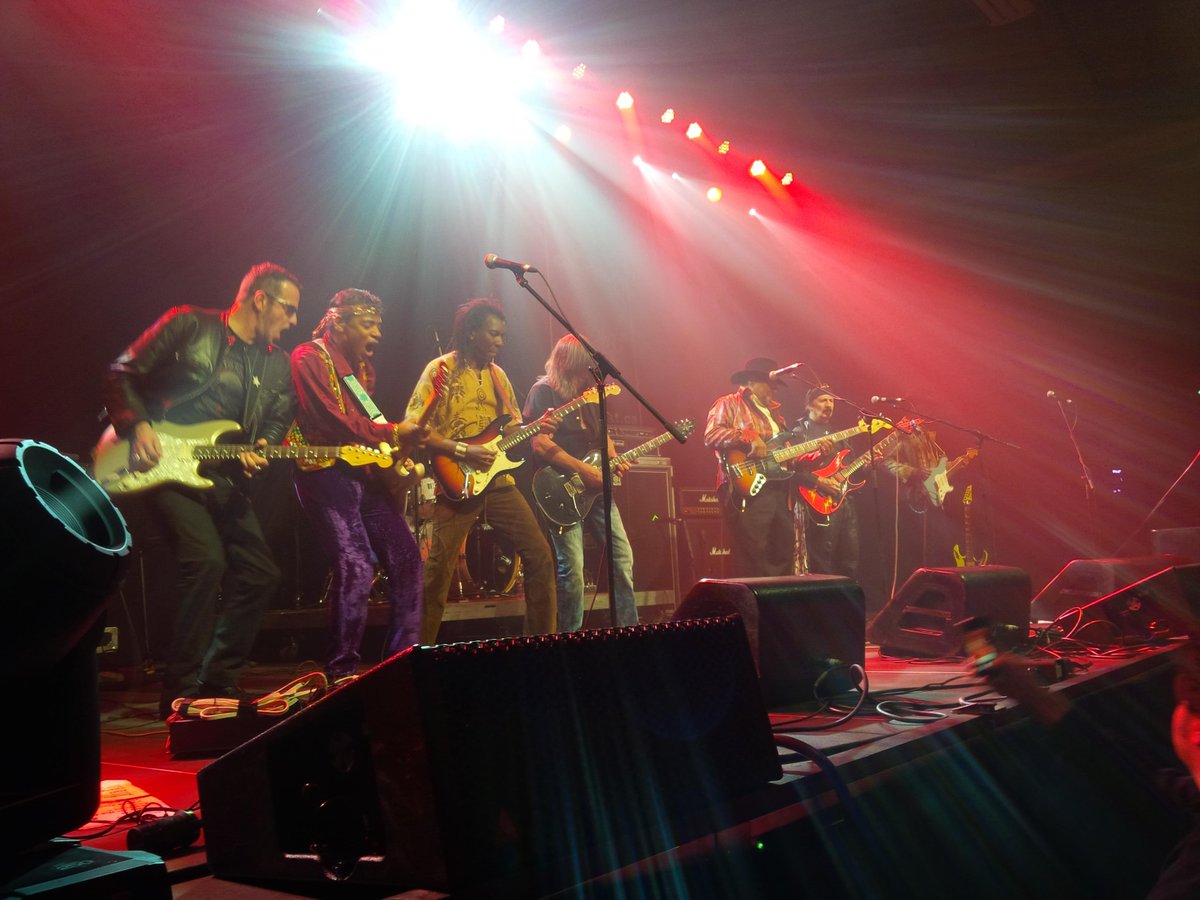 ecguitarfest's tweet photo. The guitar experience jam #amazing #ECGF2015 #Halifax #Guitartown. http://t.co/fSXukSrjRS