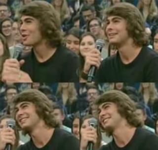 teamPerinaS's tweet photo. Rafa todo tímido q fooofo!! #AltasHorasComRafaVitti http://t.co/pVSneHGAgy