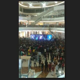 caca_mrssa's tweet photo. Tonight shaggydog. At bigmall samarinda w/ arjuna http://t.co/OIHjuvwWoH