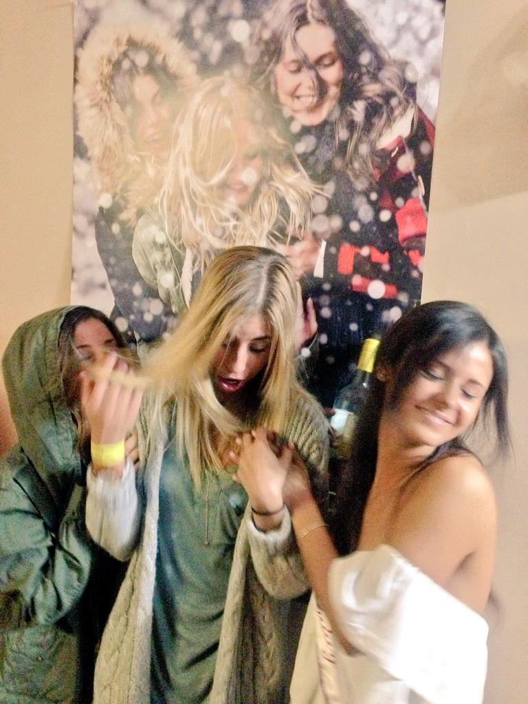b_innamorato's tweet photo. Us in a fake photo reenacted to real life #models #actuallyus http://t.co/mFWwwWrR5D