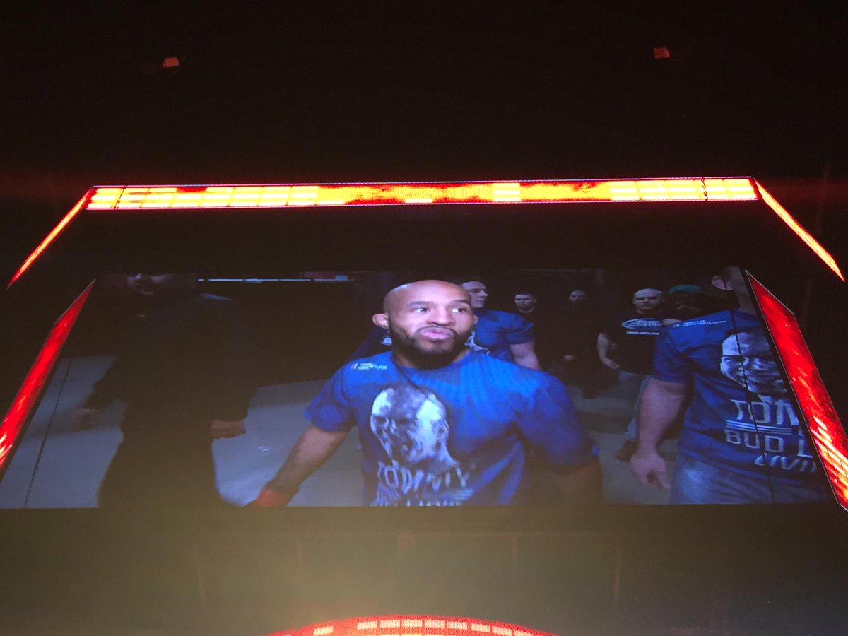 tommywalkup's tweet photo. That's how you make an entrance with @MightyMouseUFC #UFC186 #BudLightLiving #TheChampsAreHere http://t.co/ysD8Wfkrm7