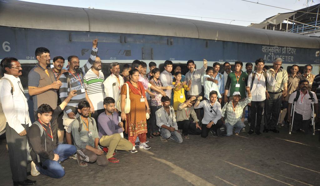 KiritSomaiya's tweet photo. #MonikaMore #TanvirSheikh 50 Disable-Victims with Eectronic  Limbs took Train to Delhi to meet Rashtrapati &amp; #PMmodi http://t.co/lTq7KNK9ID