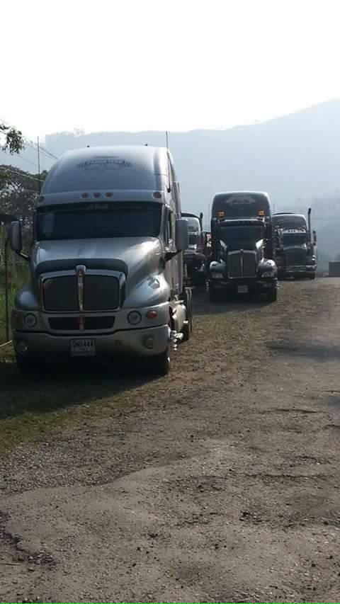 kenworthcol's tweet photo. #t2000 @Cummins #isx #t670 #cat #c15 #t800 @Meritor @eatoncorp #Colombia @MichelinTruck @AlcoaWheels http://t.co/8YXtZv13GY