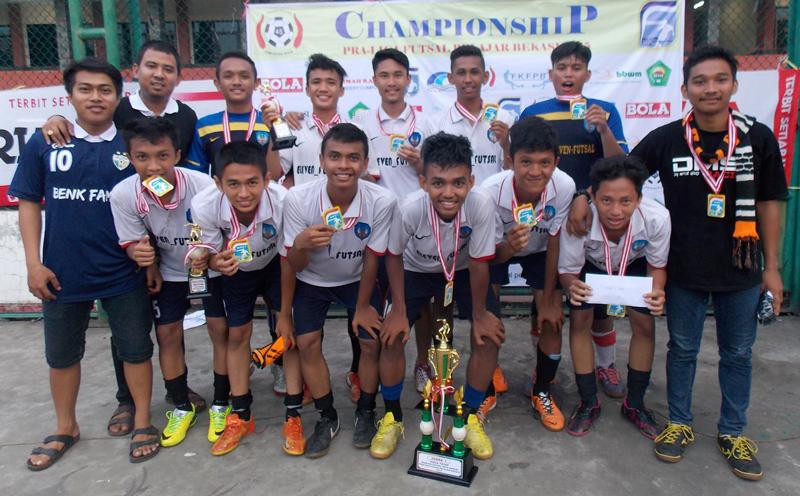 LFP_BEKASI's tweet photo. And The Winner PRA LIGA FUTSAL PELAJAR BEKASI 2015...SMA Negeri 11 Bekasi !!! #PRALFPB @ElevenFutsal @11BrigadeULTRAS http://t.co/nUO6myNAgz