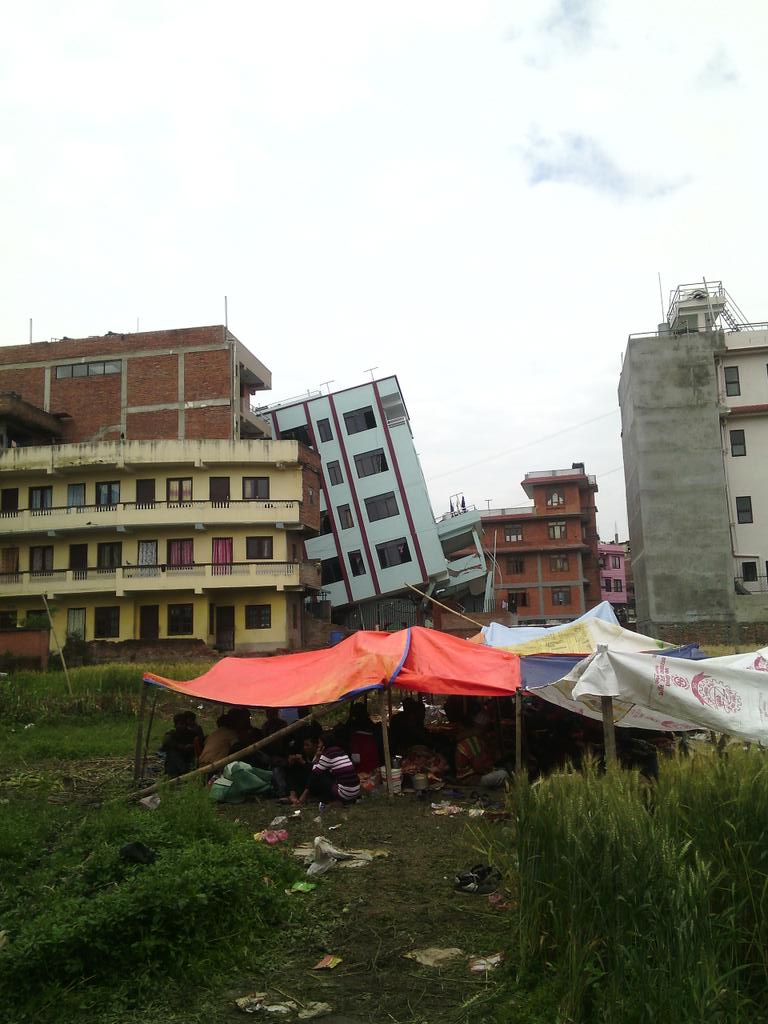_shashish_'s tweet photo. temporary camps at shahidpath, panga,kirtipur #eqimpactnp #NepalQuake http://t.co/xJVI0u7Oil