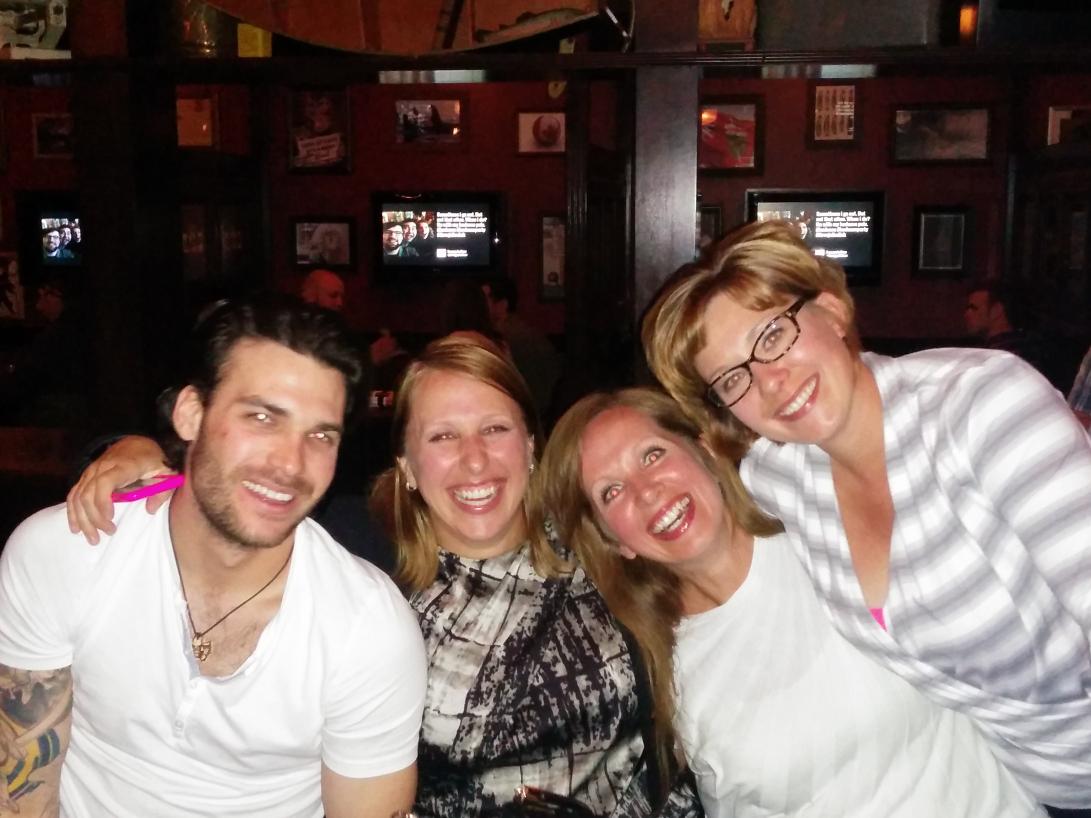 bobbitooke's tweet photo. #hudsonparty #itsbeenforever #ilovemysister http://t.co/7miXcPYJRL