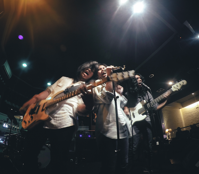 Keseruan di #TurHutanBeton Part 2 kmrn! Dptkan album debut kami, Wisata Amoral, di tur brktnya, Kamis 30 April 2015