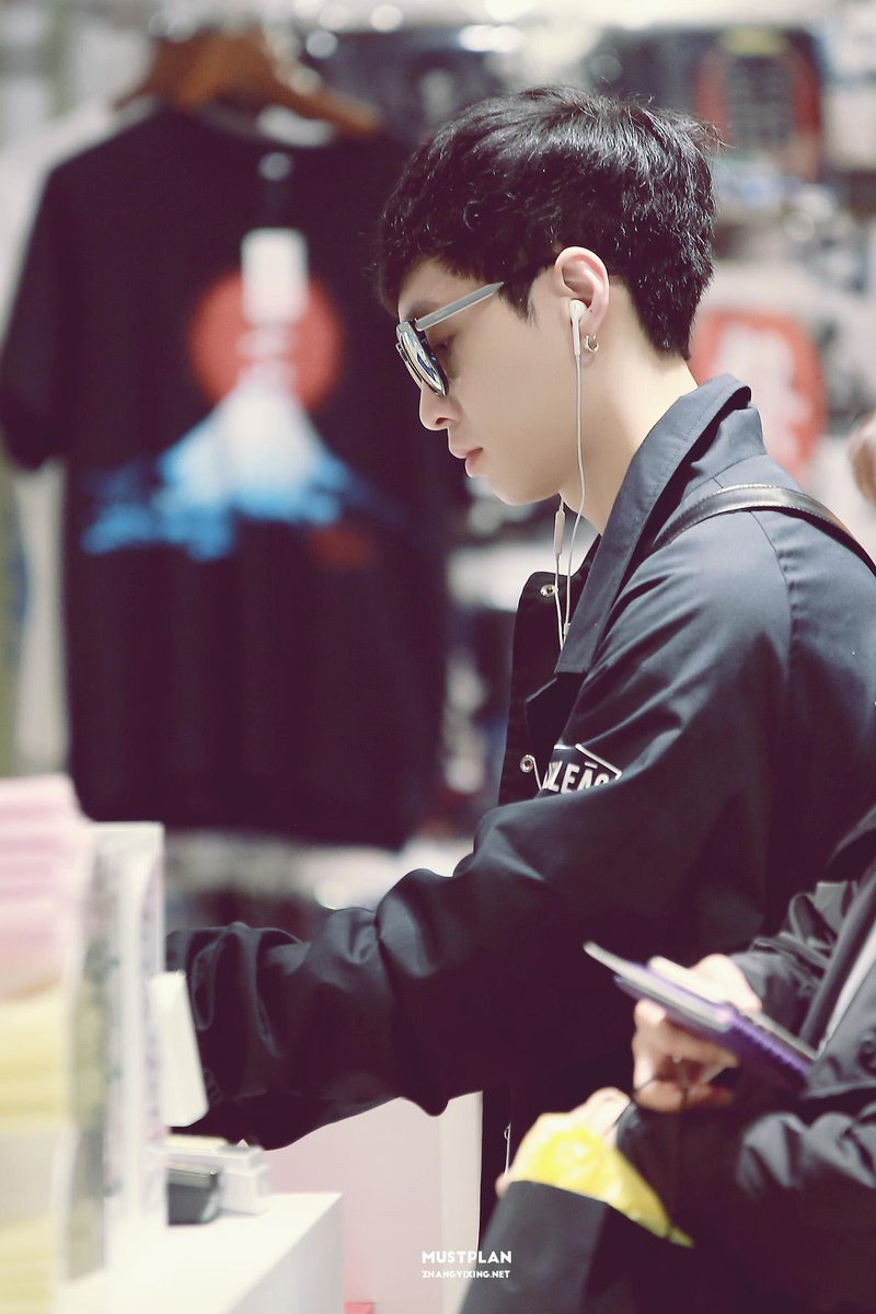 mustplan_lay's tweet photo. 150420 하네다공항 출국 #레이 [ 원본 https://t.co/6NSkkGXvCs ] #EXOLAY #레이야사랑해 #장이씽 http://t.co/3ddyvFFI62