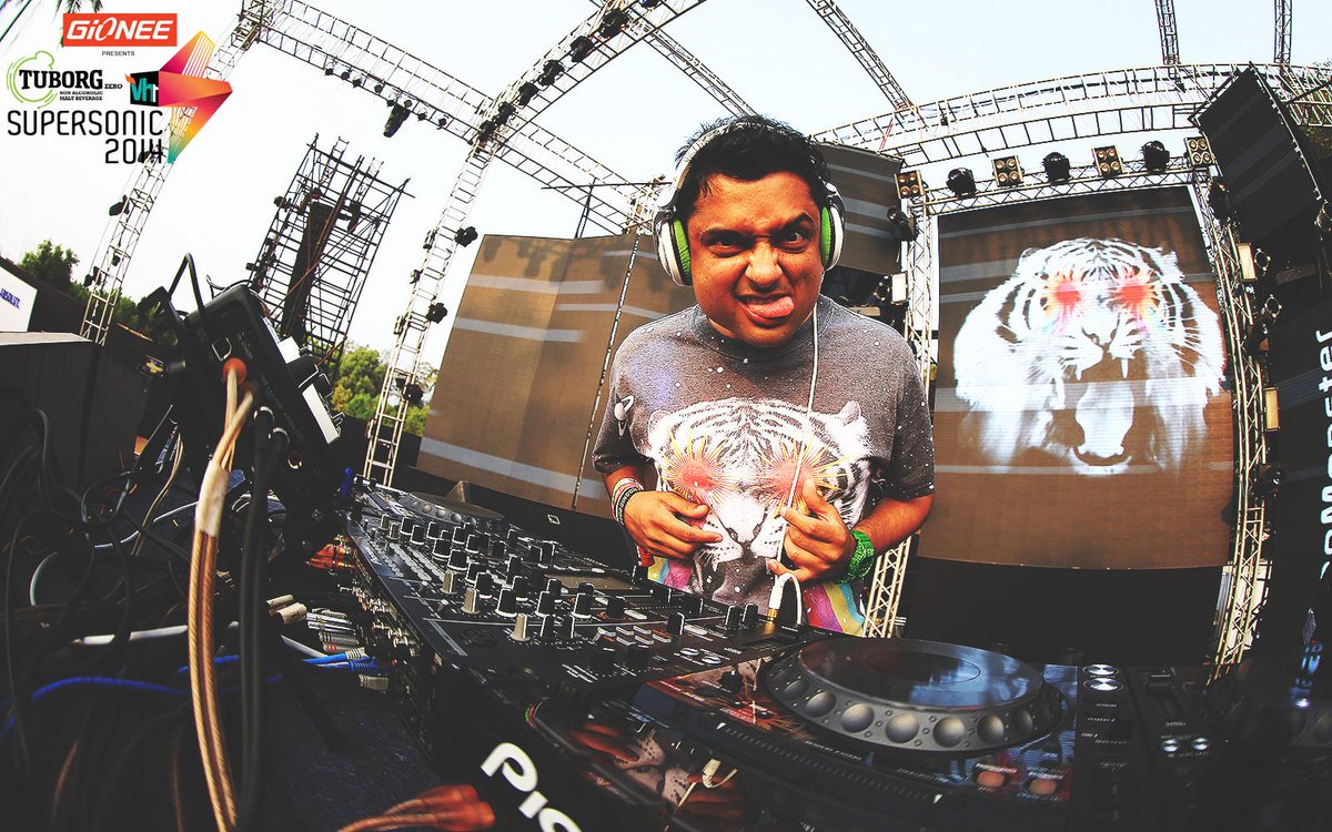Vh1Supersonic's tweet photo. #TheIndex #EP022 with techno chief @TuhinMehta is your Sunday Morning Medicine. http://t.co/fWIAS6YVXi #MadeInTechno http://t.co/3ReXxcYi1S