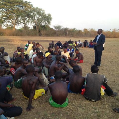 ivankyeune's tweet photo. A football match where am a guest of honor lukooge vs Kazwama in Nakasongola district one team plays bare chest http://t.co/jUtQzuwfeI