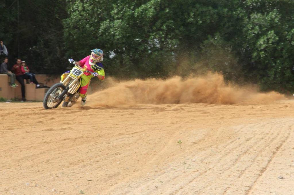 Danicurreu's tweet photo. Hoy toca disfrutar del _ DirtTrack Santa Gertrudis_ empieza el espectáculo ' #12DC$howcontinues http://t.co/kRXjcad7bF