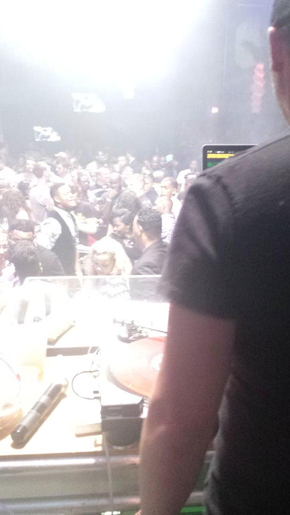 sheilabadeila1's tweet photo. Absolutely packed. #clubboca and I'm getting it all on the big screen thanks to #flyboost DJ/VJ's best friend 😘 http://t.co/dSTPEm3tBX